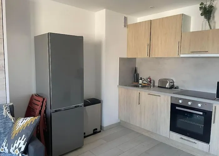 T1 Neuf Balcon 700 M De La Parking Wifi Draps 아파트 식스포즈레스플라지스